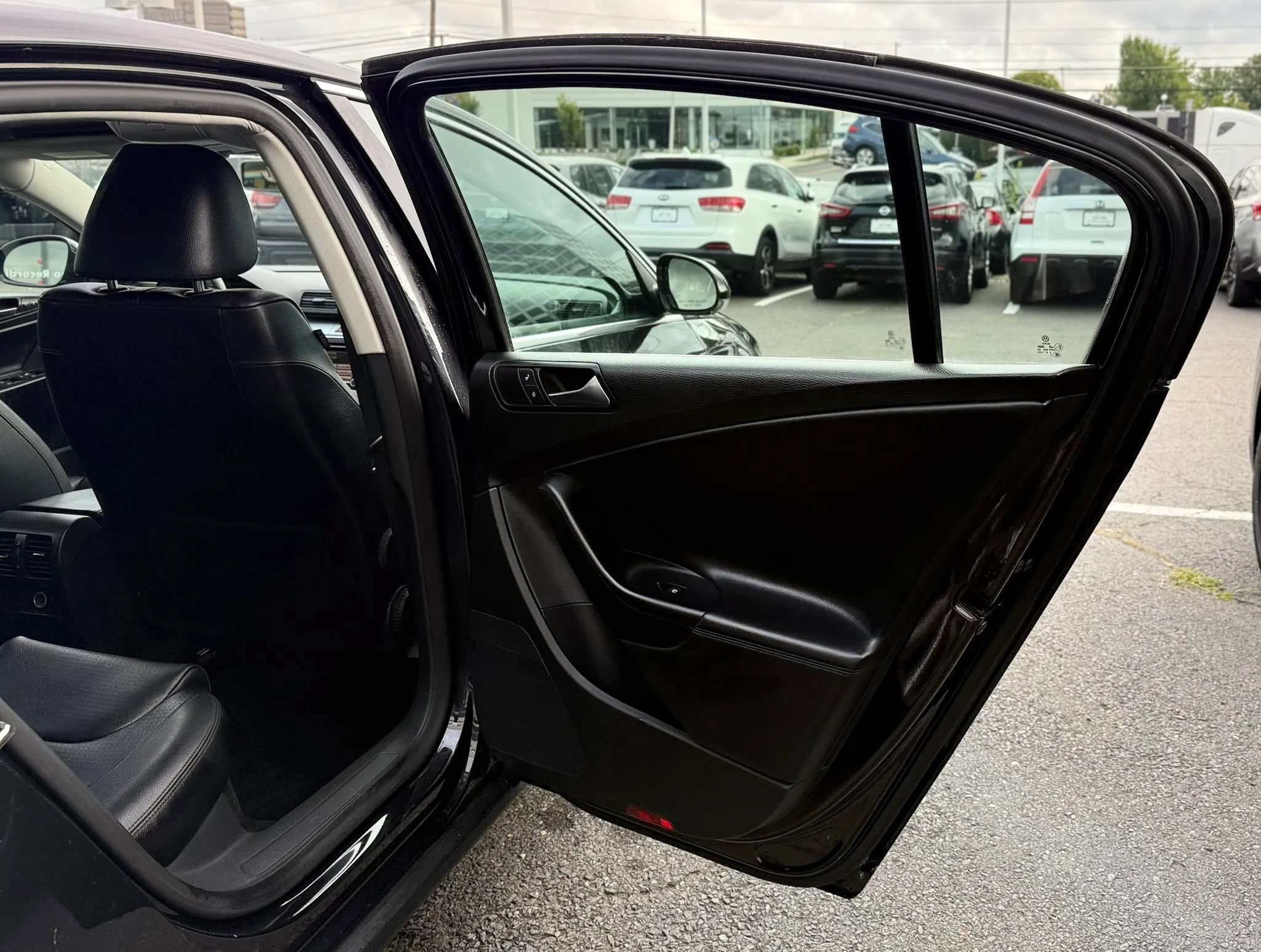Used 2010 Volkswagen Passat Komfort FWD image 31