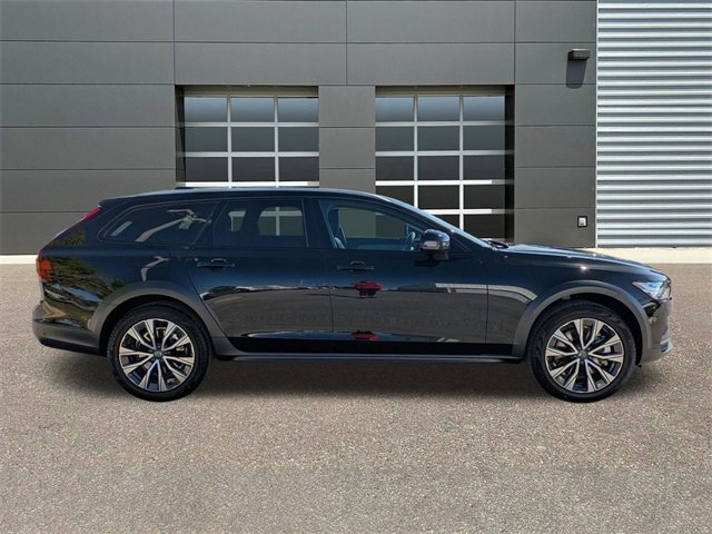 New 2025 Volvo V90 B6 Cross Country Plus w/ Climate Package image 6