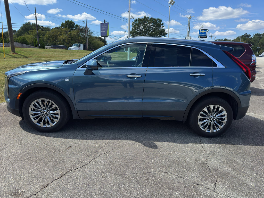 Used 2025 Cadillac XT4 Premium Luxury image 3