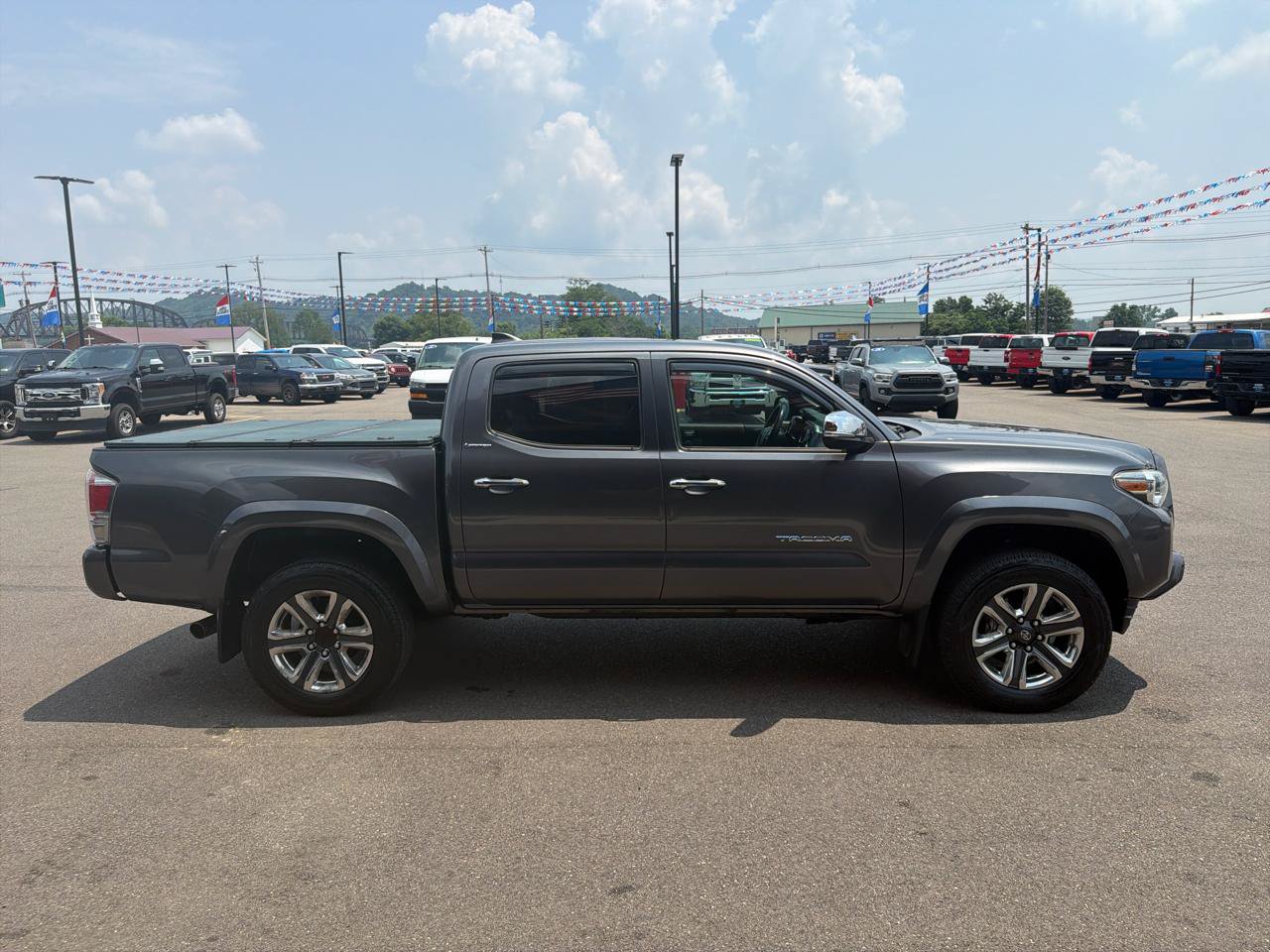 Used 2017 Toyota Tacoma Limited w/ Tow Package AWD/4WD image 25