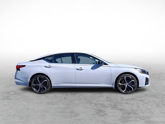 Used 2024 Nissan Altima 2.5 SR w/ SR Premium Package FWD image 7