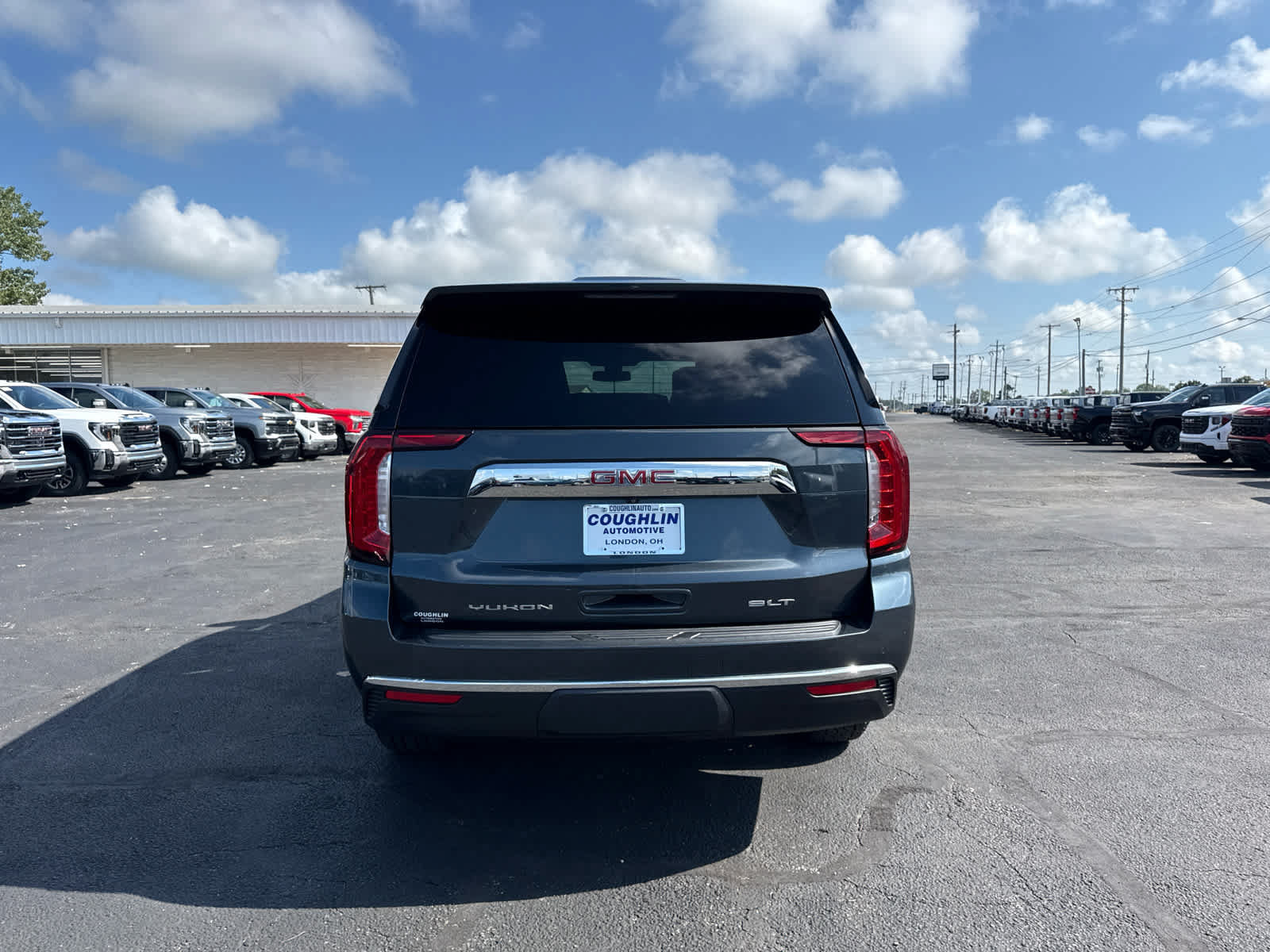 Certified 2021 GMC Yukon SLT w/ SLT Premium Package AWD/4WD image 4