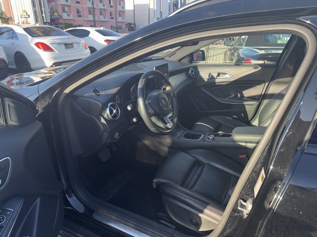 Used 2018 Mercedes-Benz GLA 250 w/ AMG Line Exterior image 7