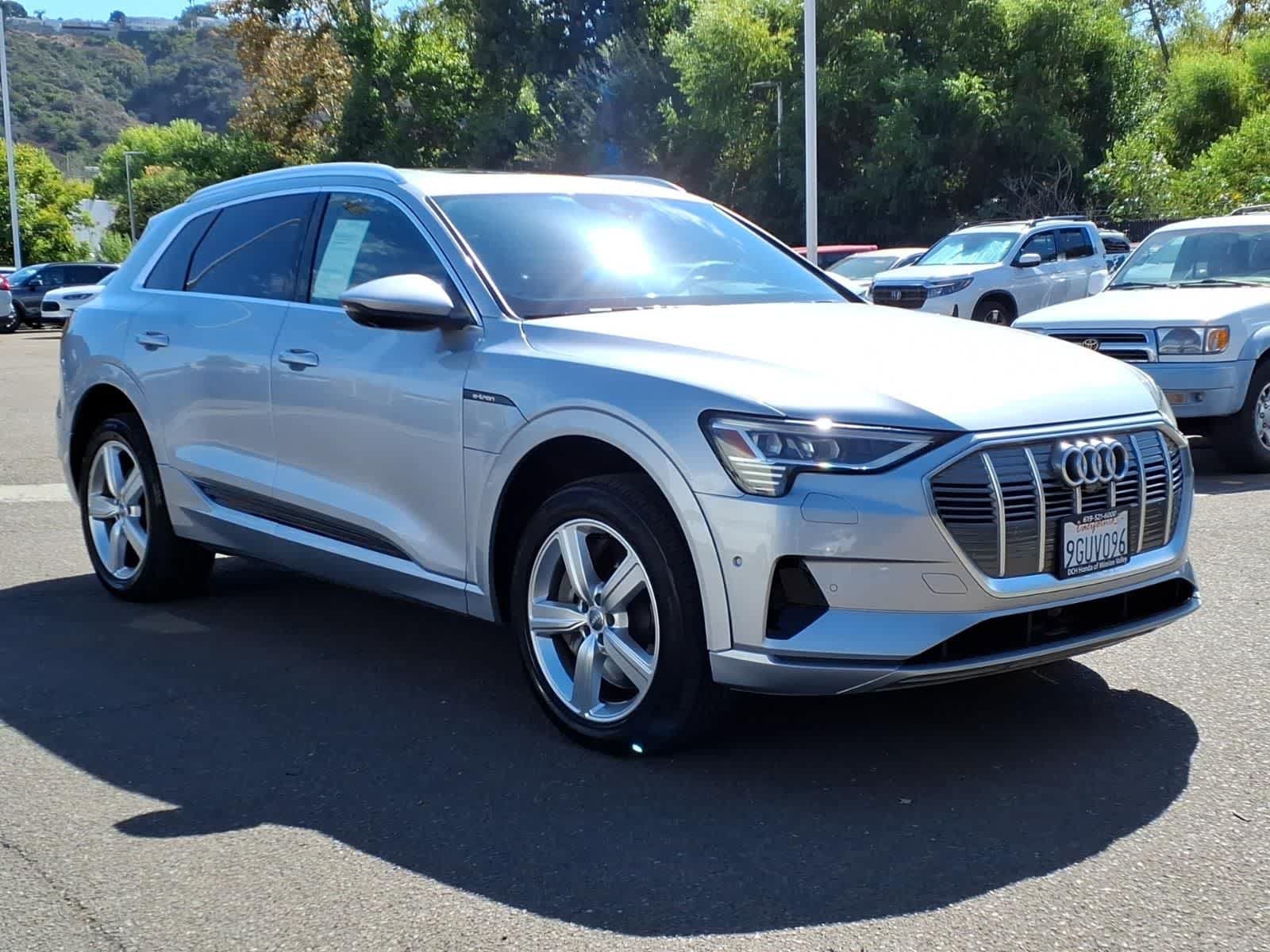 Used 2019 Audi e-tron Prestige w/ Prestige Package AWD/4WD image 3