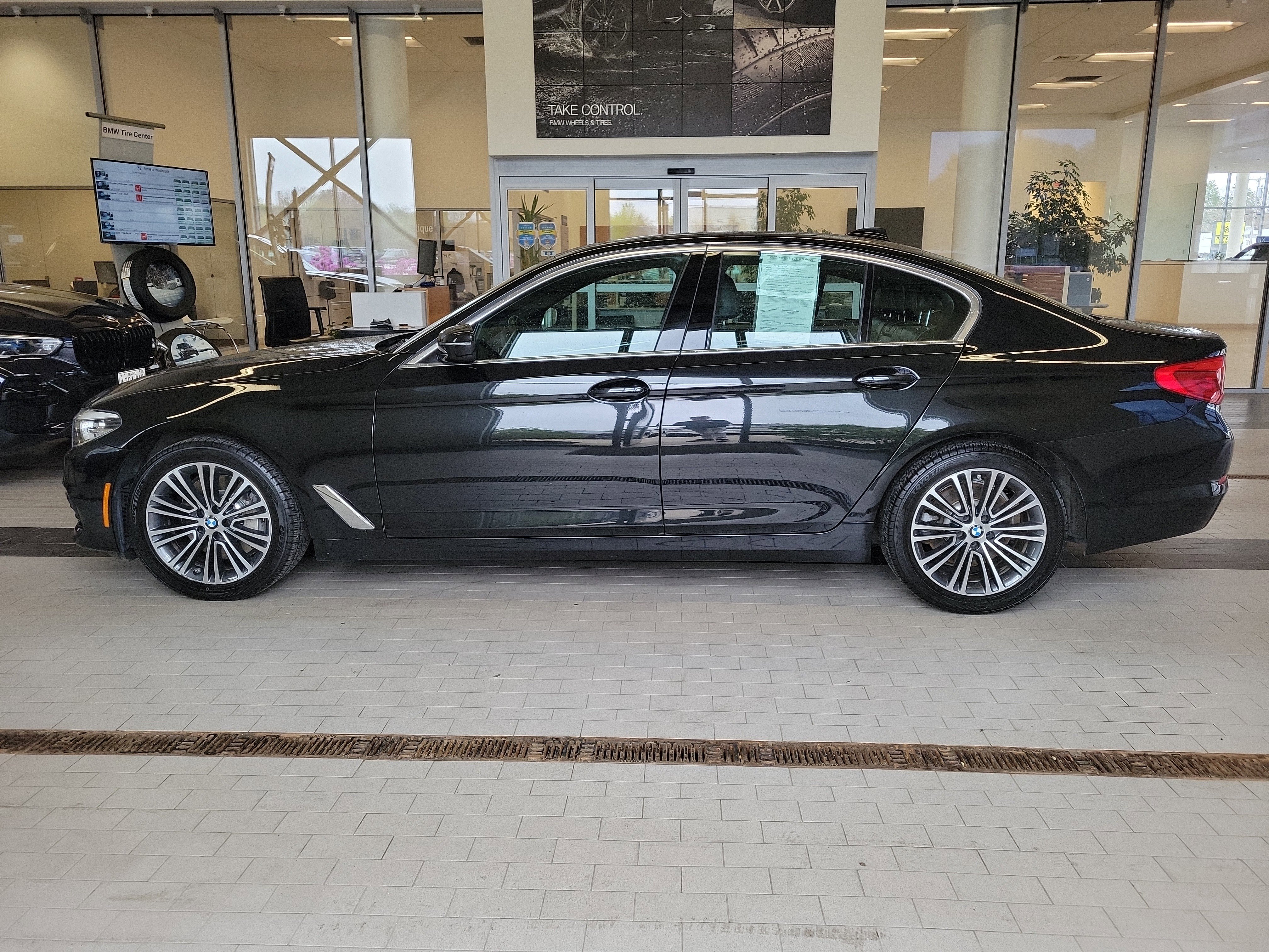 Used 2019 BMW 530i xDrive AWD/4WD image 8