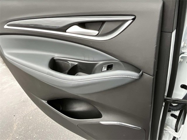 Used 2024 Buick Enclave Premium image 17