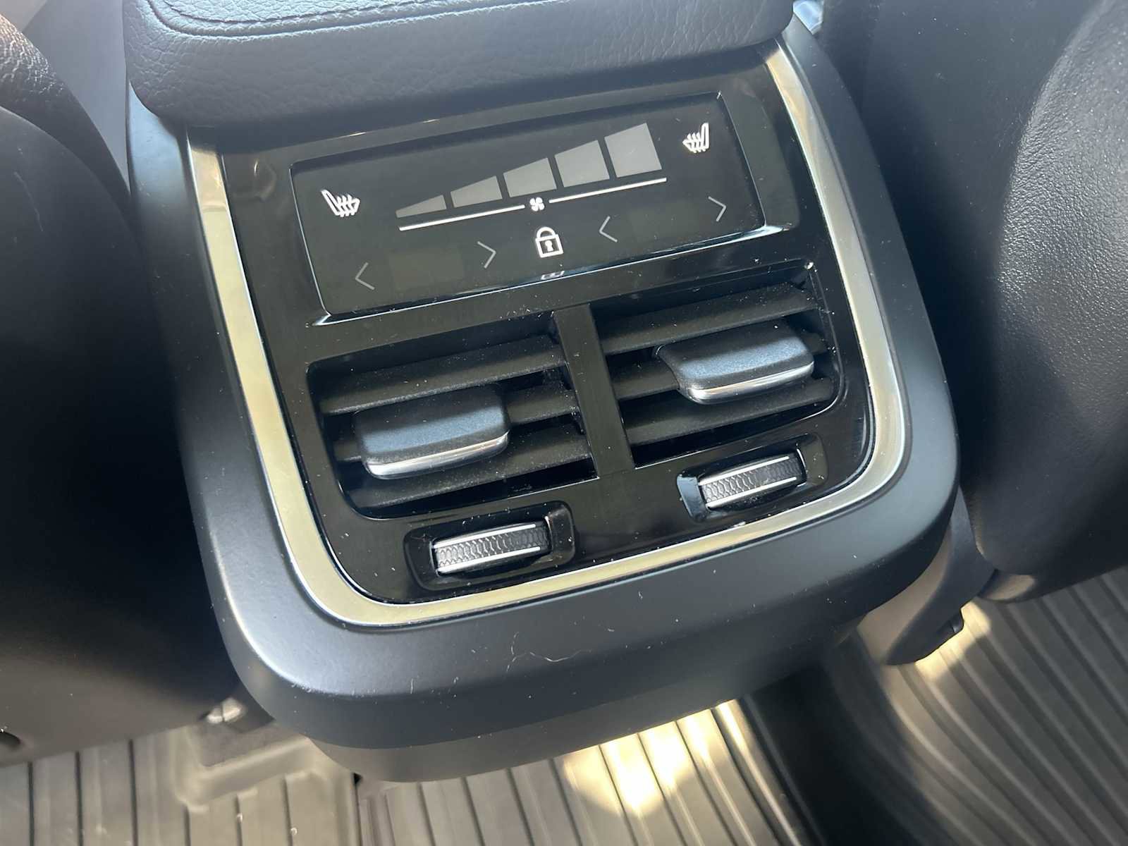 Used 2022 Volvo XC90 T6 Momentum w/ Climate Package image 22