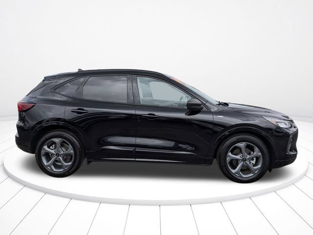 Used 2023 Ford Escape ST-Line w/ Tech Pack #1 FWD image 2