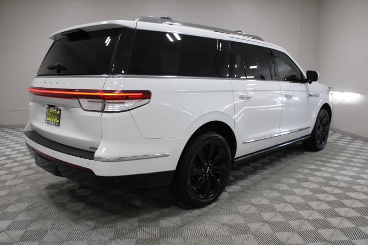 Used 2022 Lincoln Navigator L Reserve AWD/4WD image 12