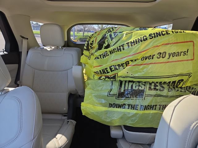 Used 2023 Ford Explorer Platinum w/ Premium Technology Package image 30