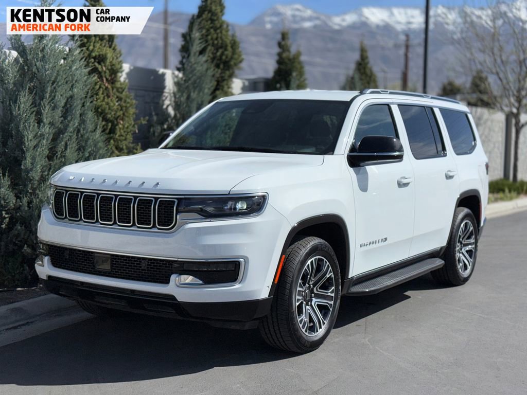 Used 2025 Jeep Wagoneer 4WD image 3