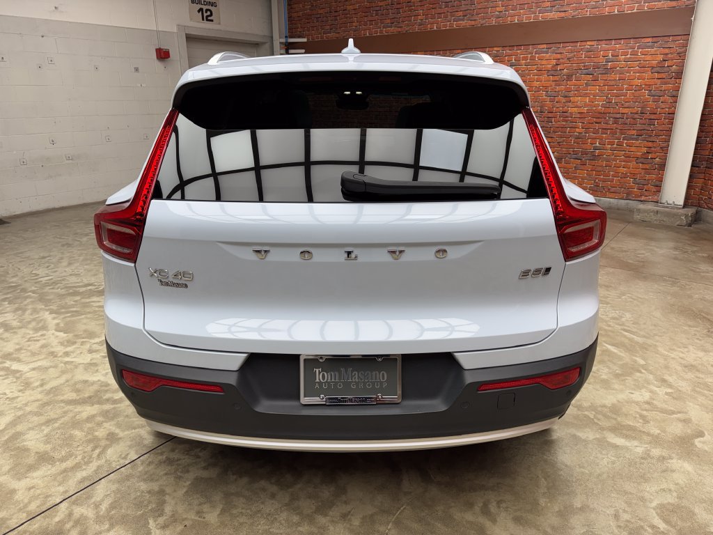 Used 2024 Volvo XC40 B5 Plus w/ Protection Package Premier AWD/4WD image 4