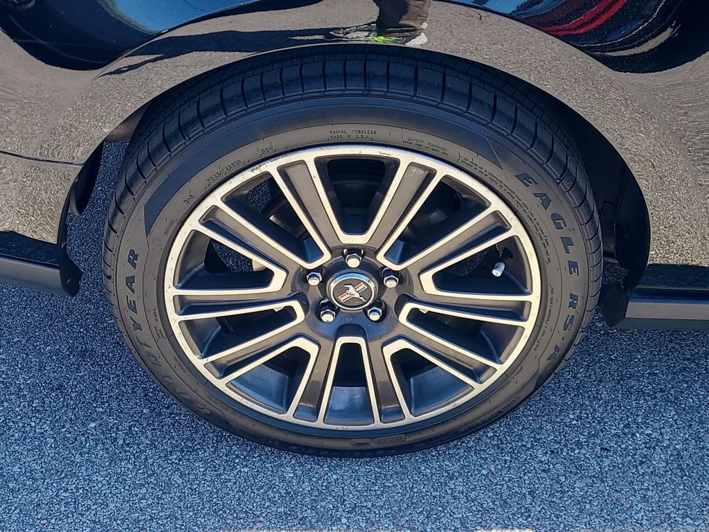 Used 2010 Ford Mustang GT image 14