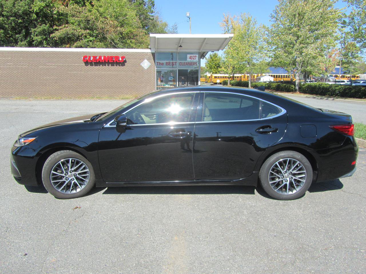 Used 2016 Lexus ES 350 w/ Luxury Pkg & Navigation w/ Luxury Package w/Wood Trim FWD image 7