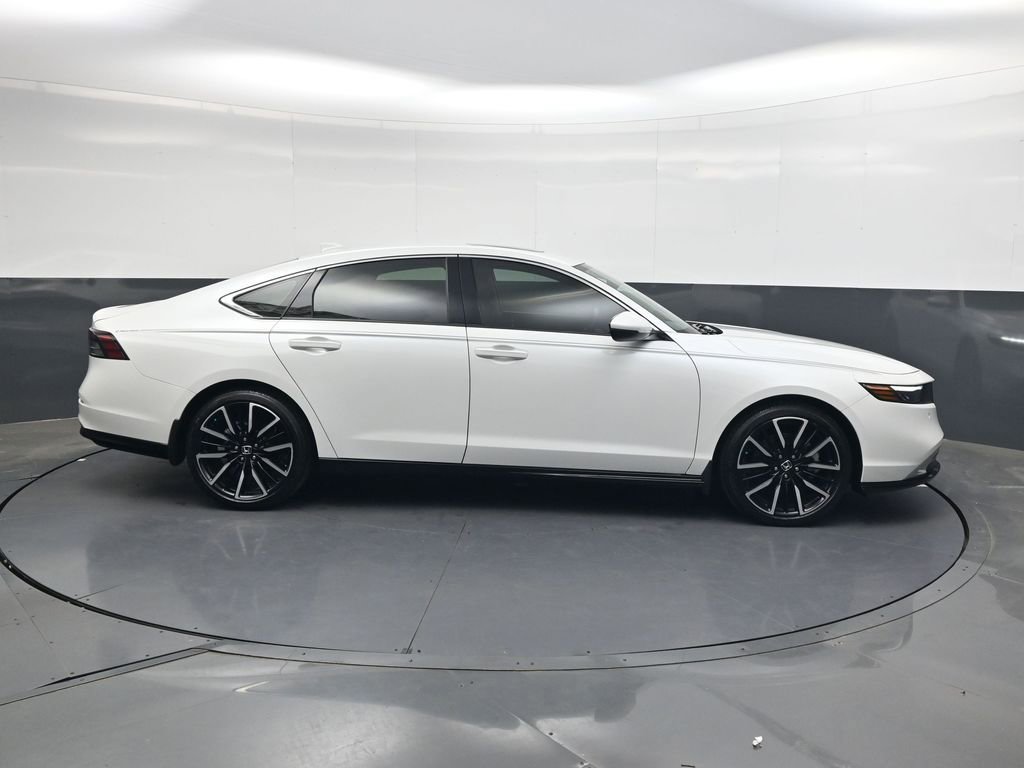 Used 2024 Honda Accord Touring image 3