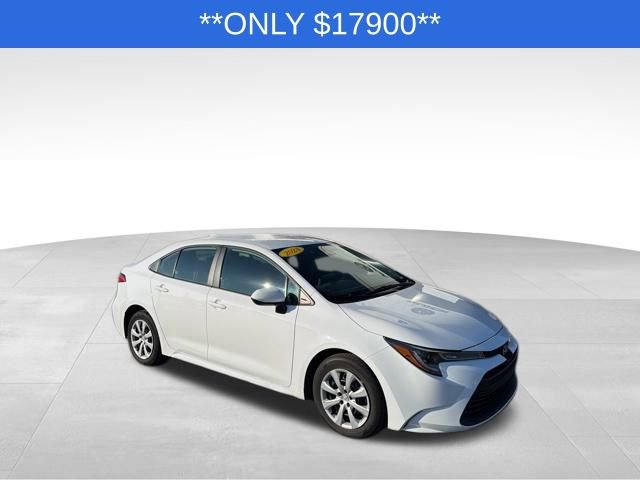 Used 2024 Toyota Corolla LE image 1