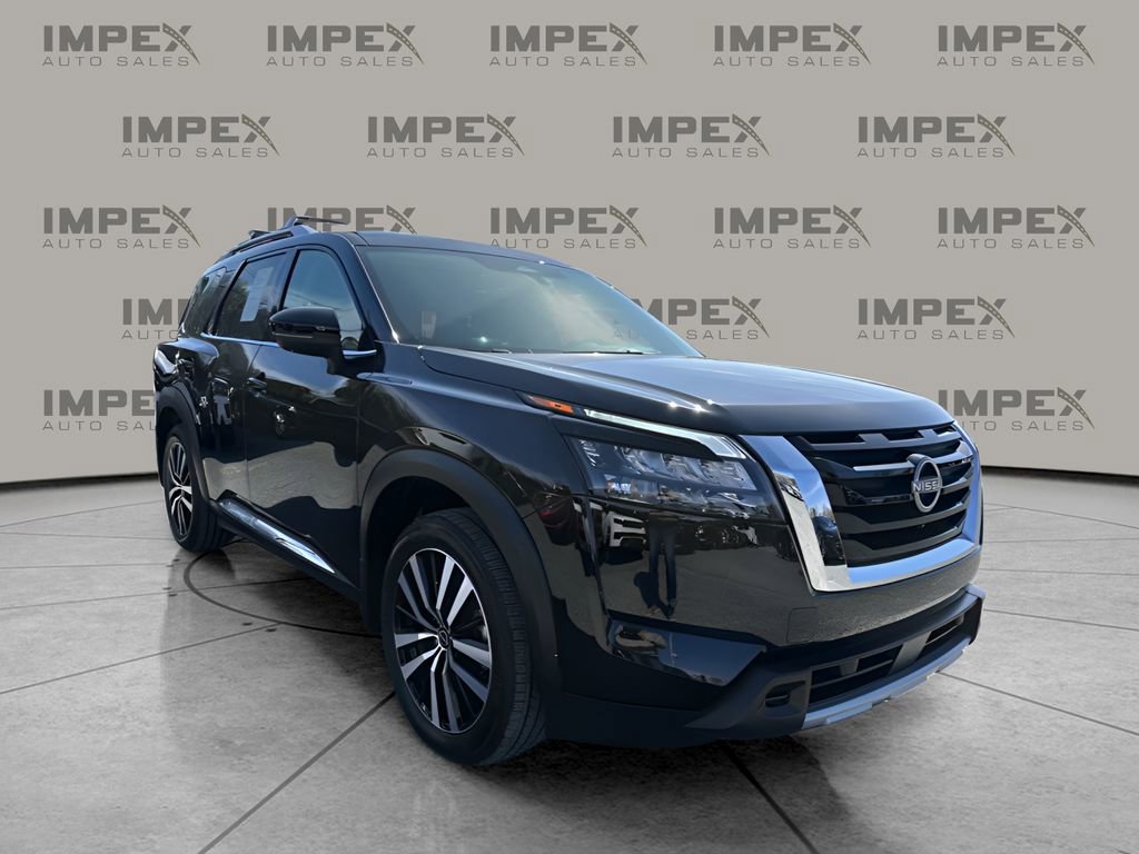Used 2025 Nissan Pathfinder Platinum w/ Cargo Package FWD image 7