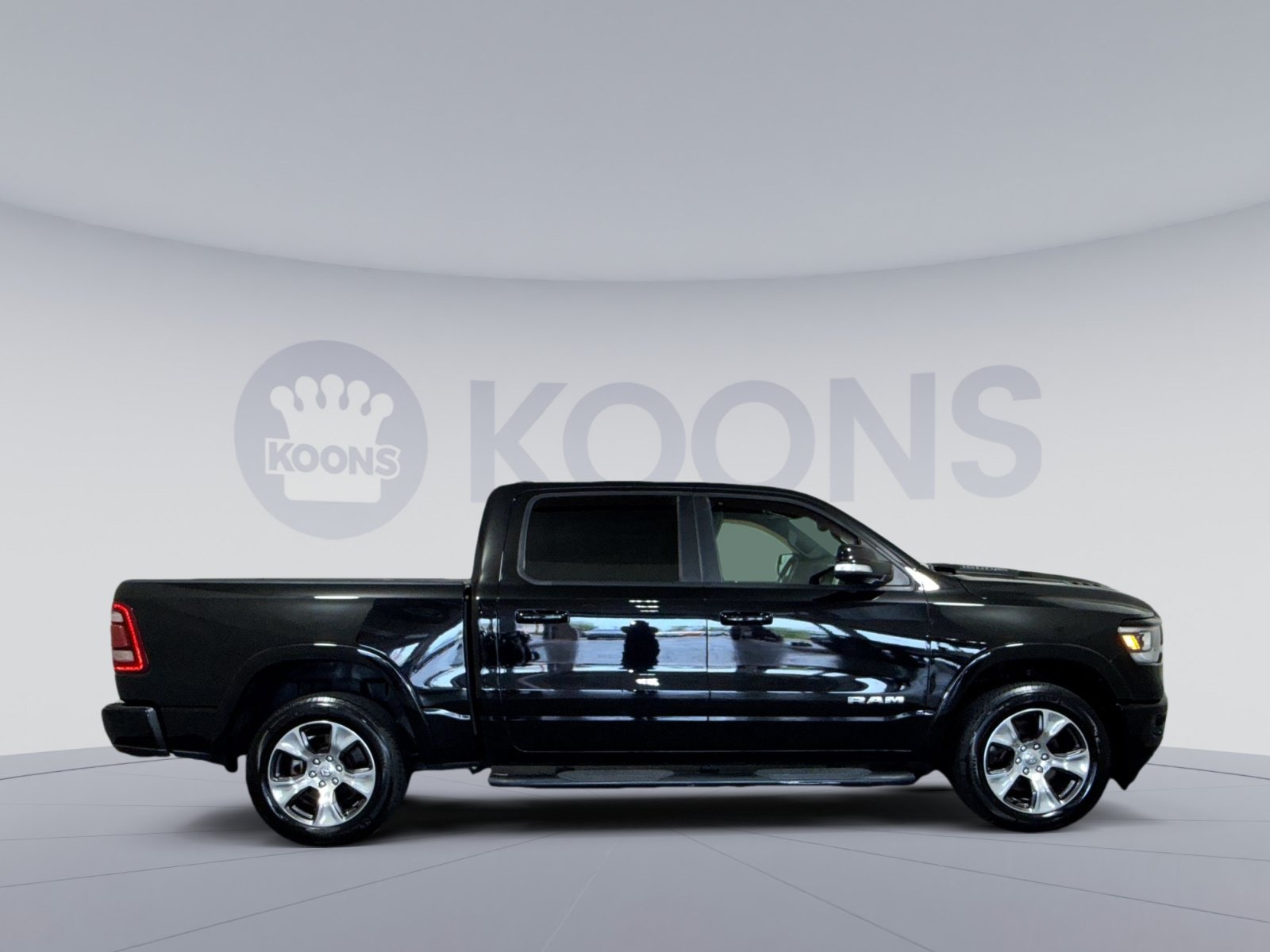 Used 2019 RAM 1500 Laramie w/ Sport Appearance Package AWD/4WD image 8