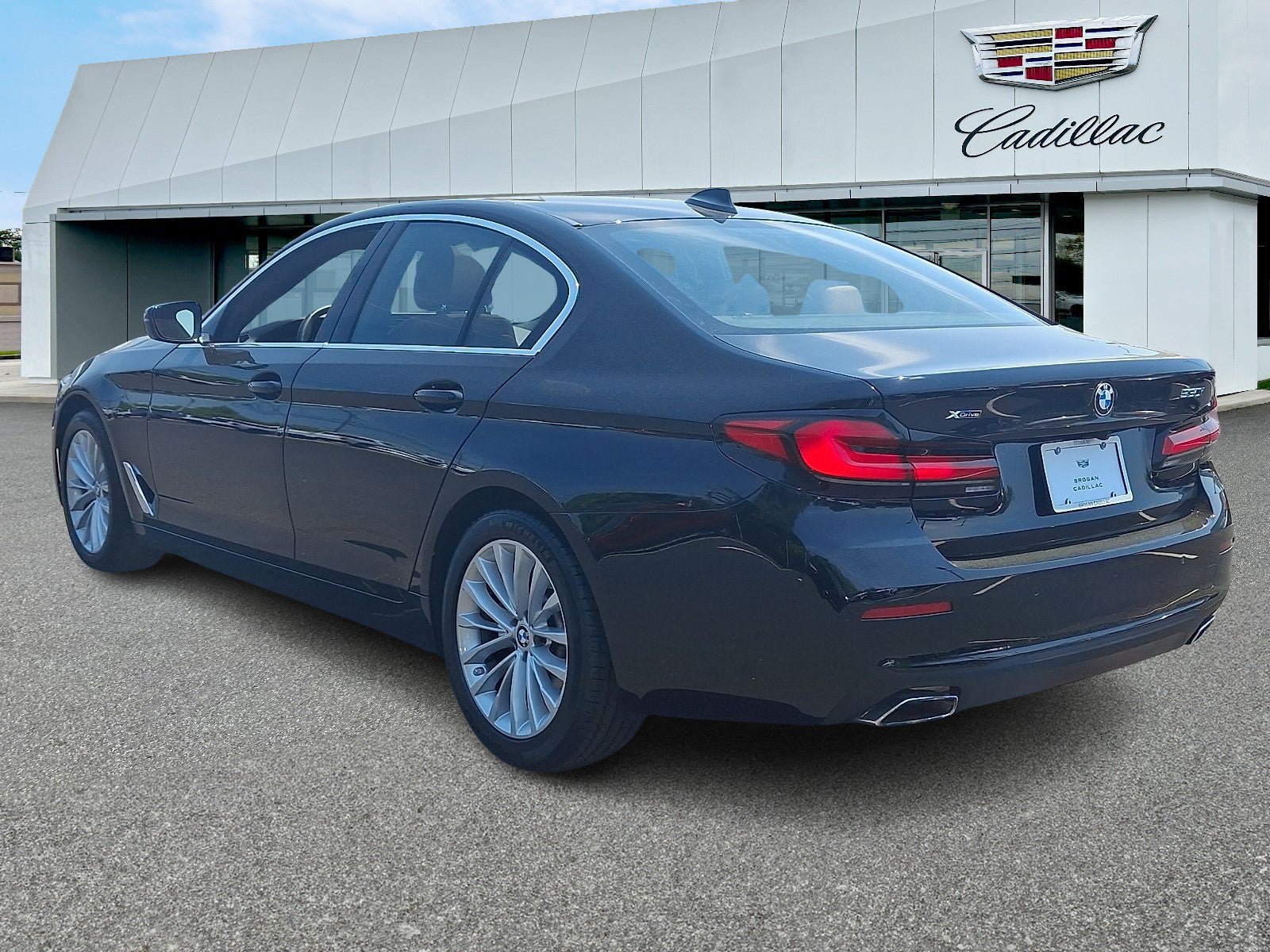 Used 2023 BMW 530i xDrive w/ Convenience Package AWD/4WD image 4