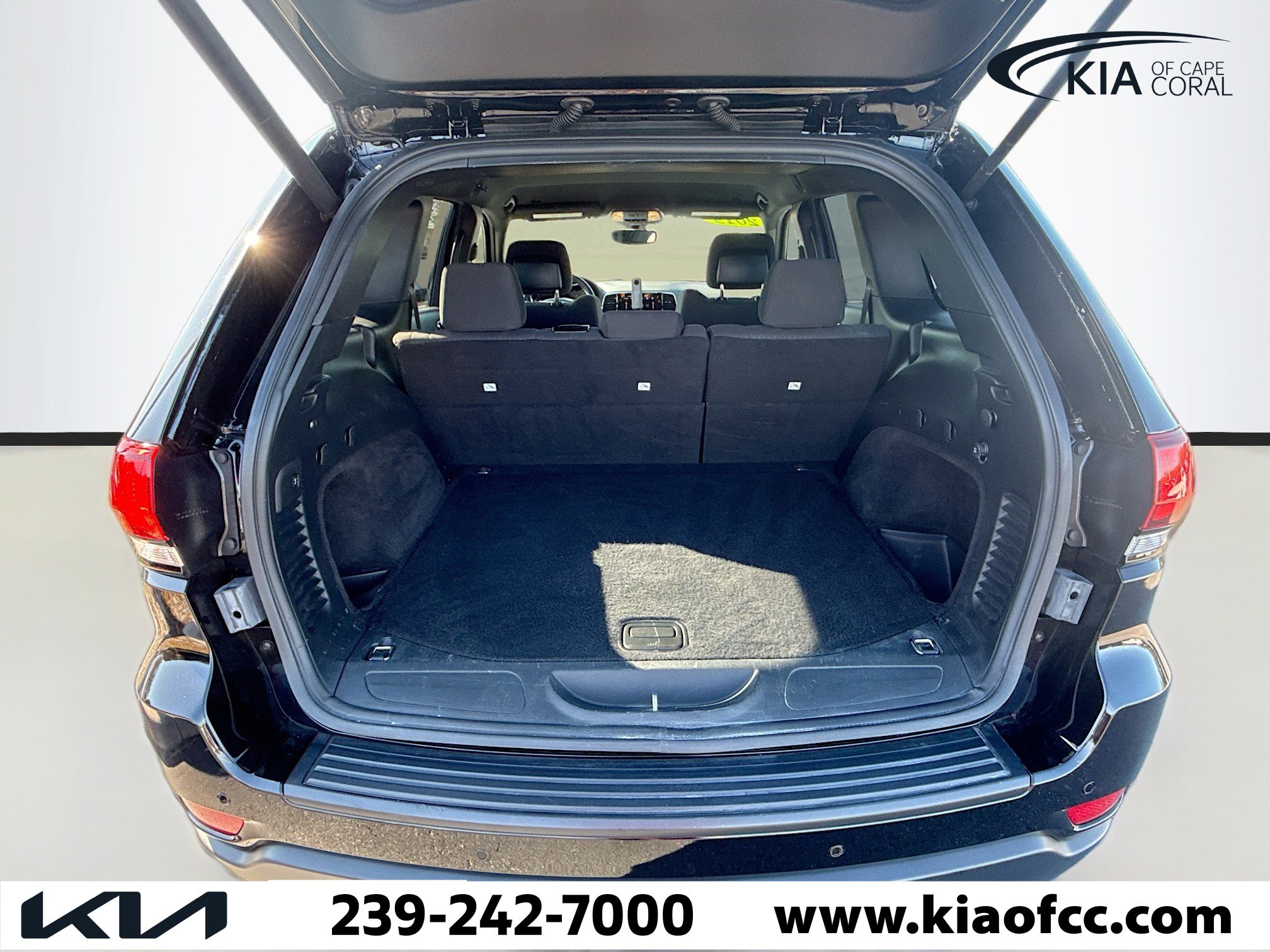 Used 2019 Jeep Grand Cherokee Laredo image 12