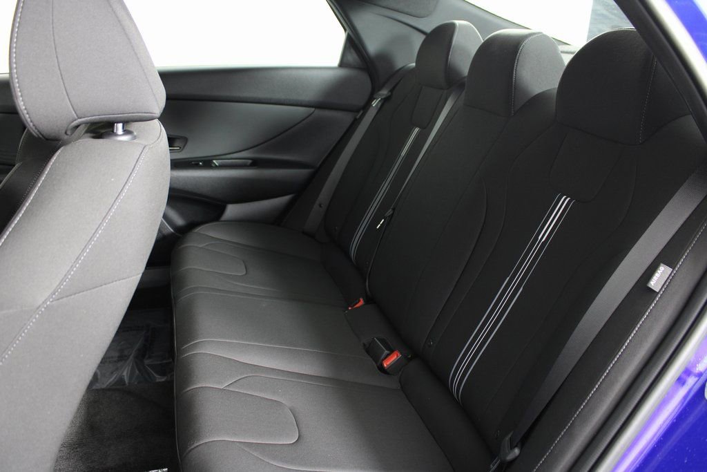 Certified 2025 Hyundai Elantra Sport image 18