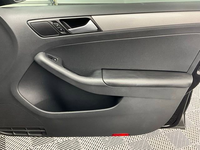 Used 2016 Volkswagen Jetta SE FWD image 9