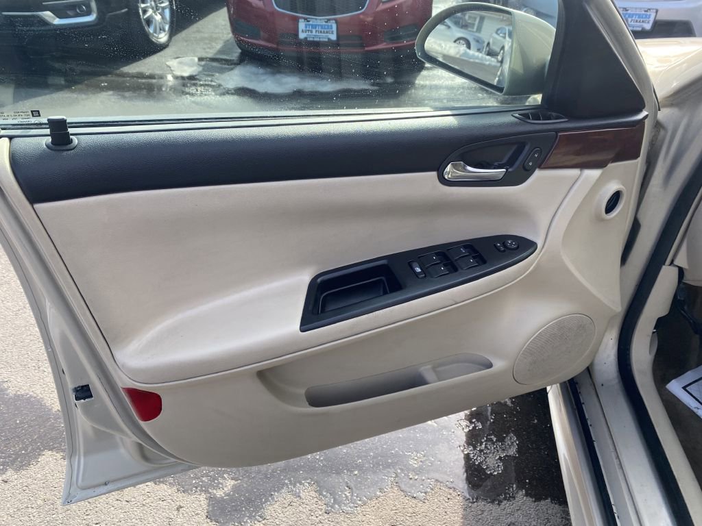 Used 2010 Chevrolet Impala LT w/ Convenience Package image 19