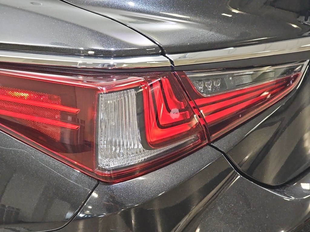 Certified 2025 Lexus ES 350 w/ Premium Package FWD image 32