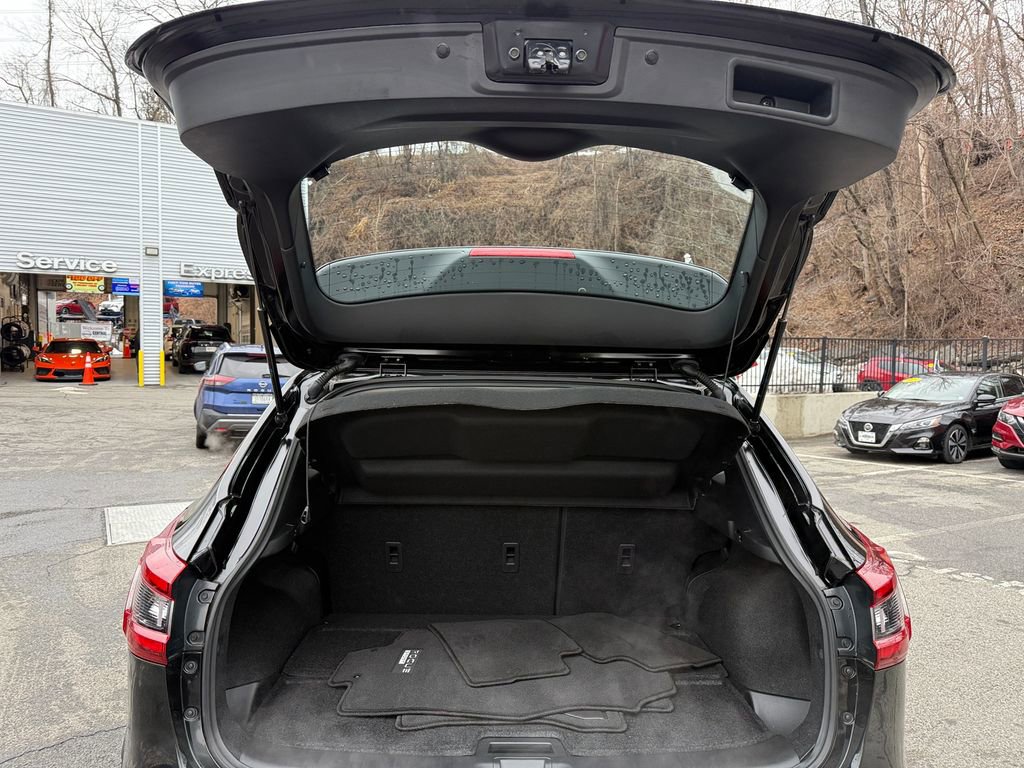 Used 2022 Nissan Rogue Sport SV w/ Technology Package image 30