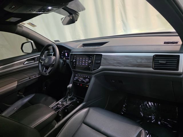 Certified 2022 Volkswagen Atlas Cross Sport SE w/ Panoramic Sunroof Package image 35
