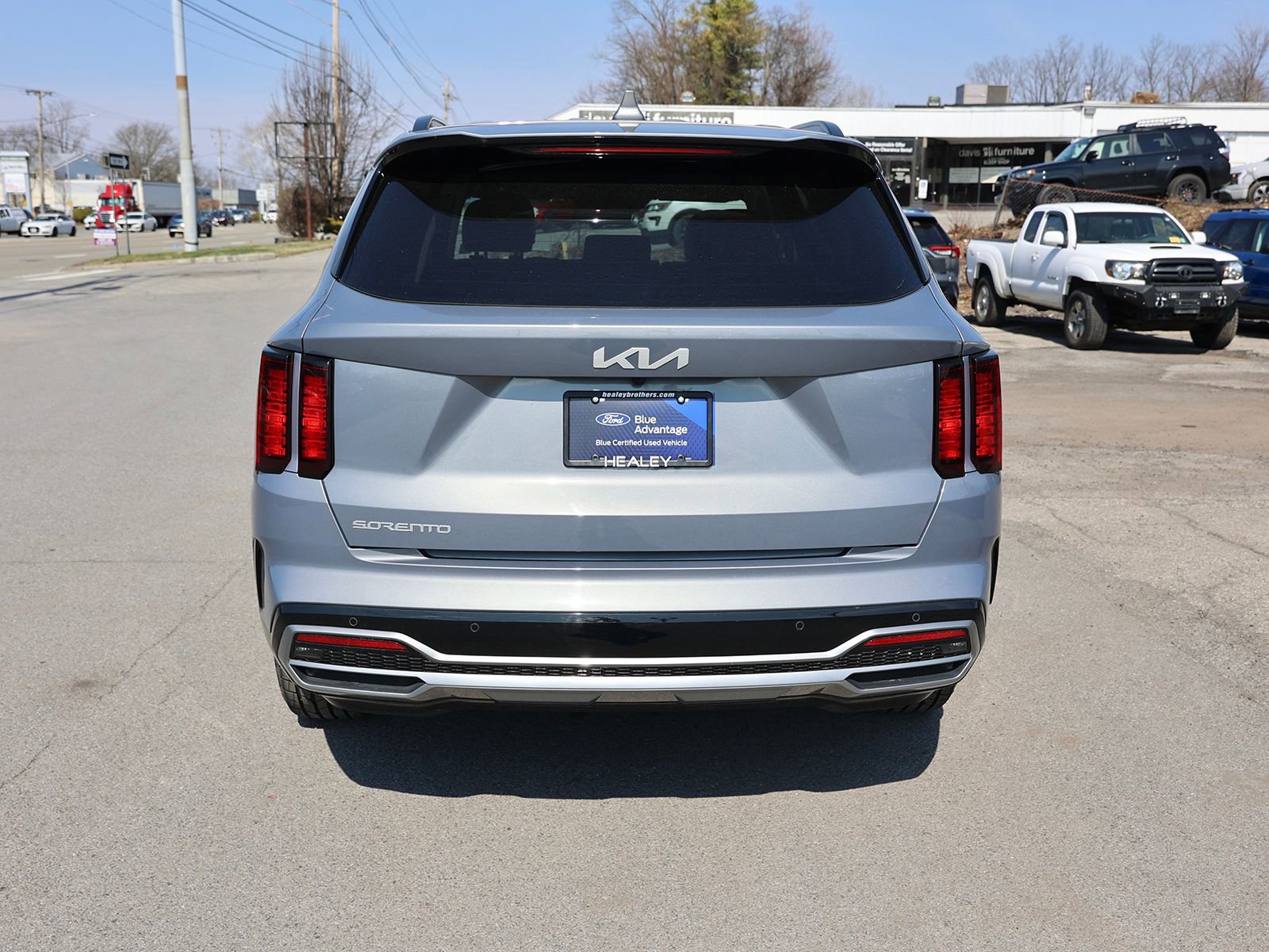 Used 2023 Kia Sorento S image 6