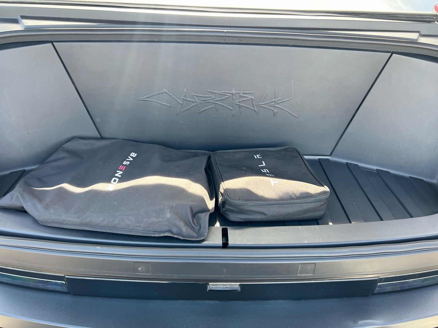 Used 2024 Tesla Cybertruck AWD Crew Cab image 20