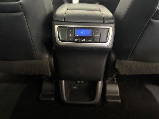 Used 2018 Toyota Highlander SE image 25