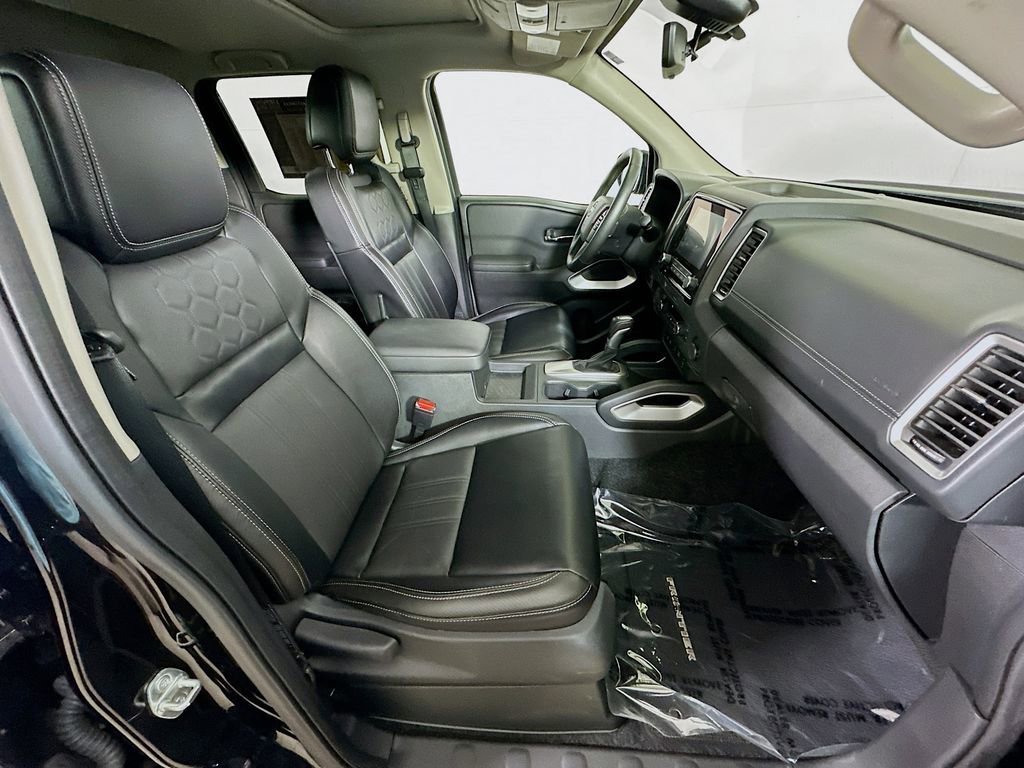 Used 2024 Nissan Frontier SL w/ Technology Package image 12