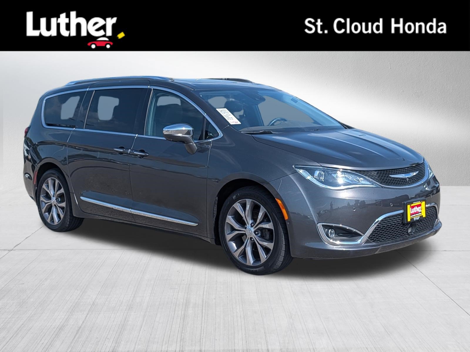 Used 2018 Chrysler Pacifica Limited w/ Tire & Wheel Group