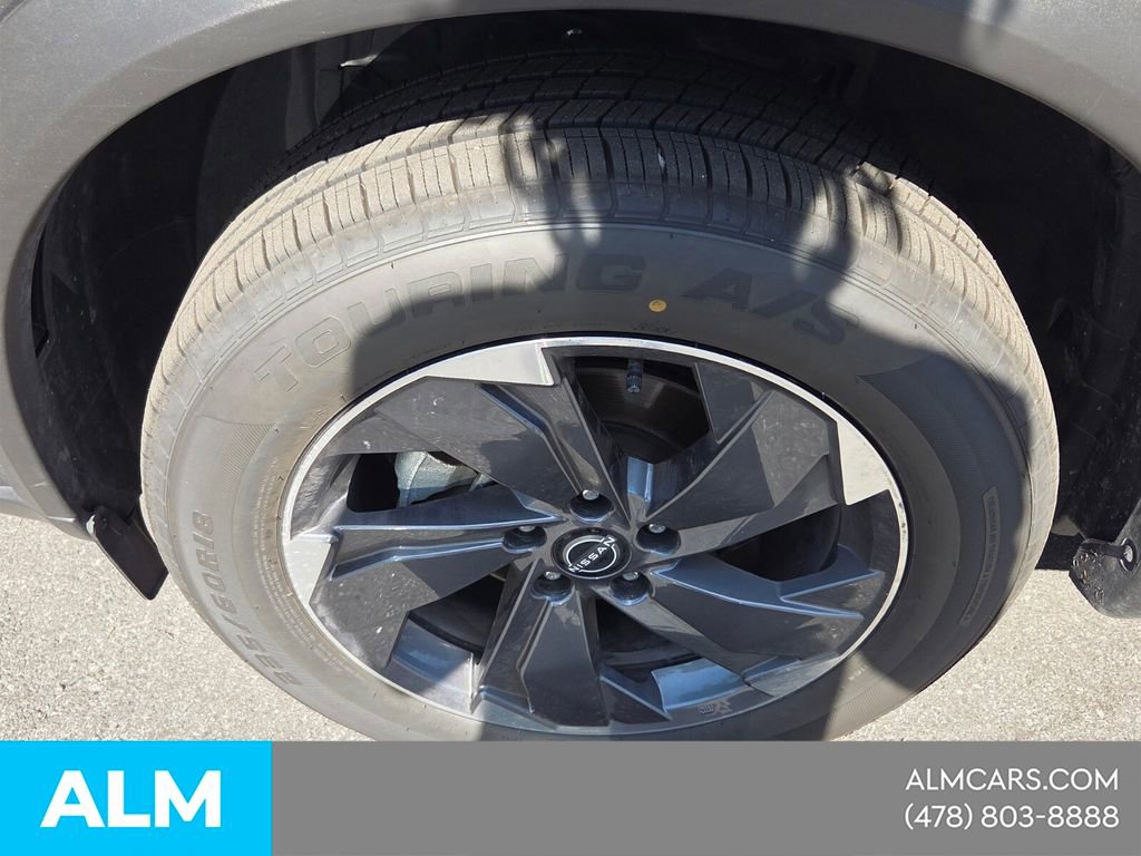 Used 2025 Nissan Rogue SV image 12