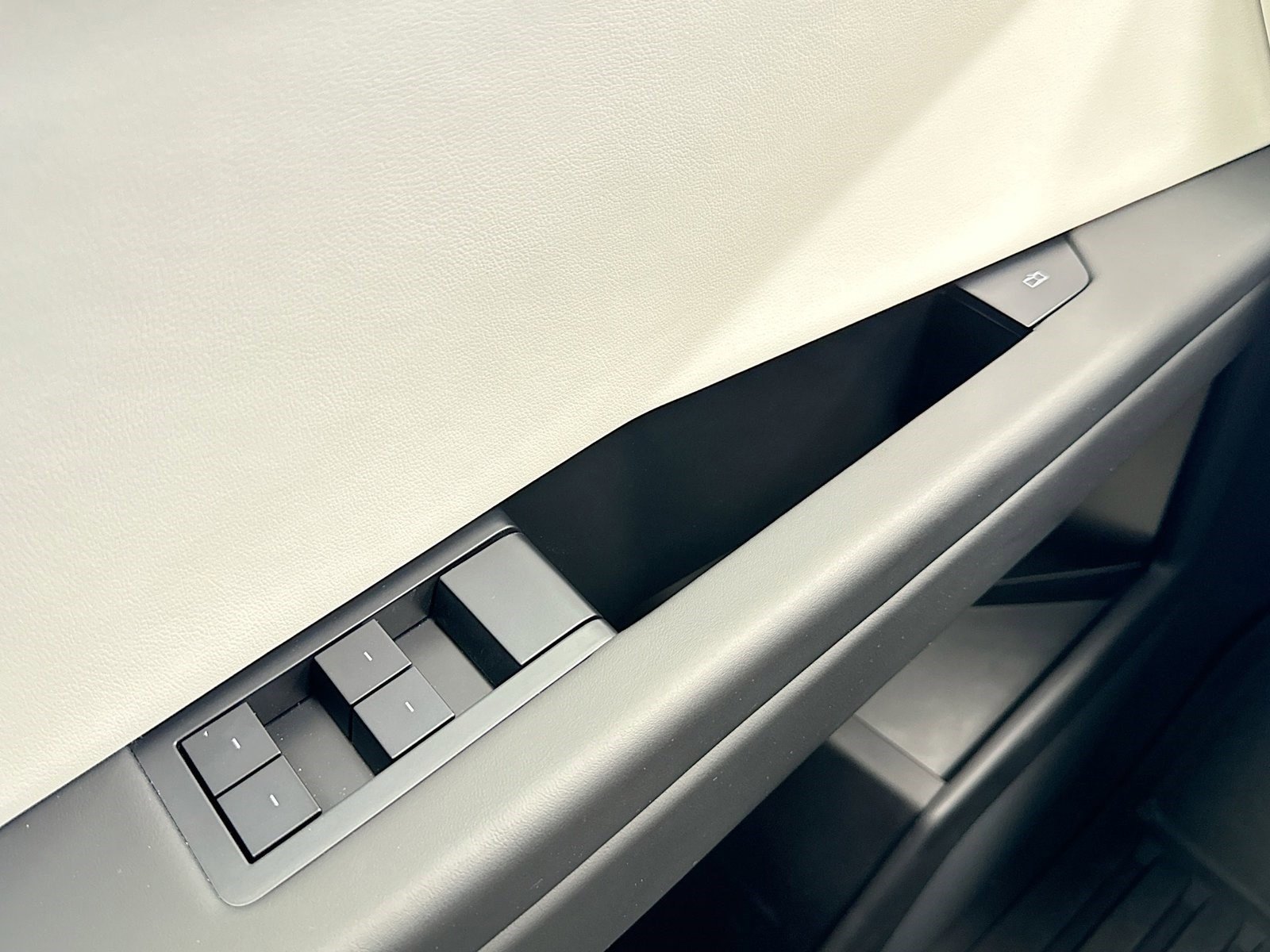 Used 2024 Tesla Cybertruck AWD Crew Cab image 27