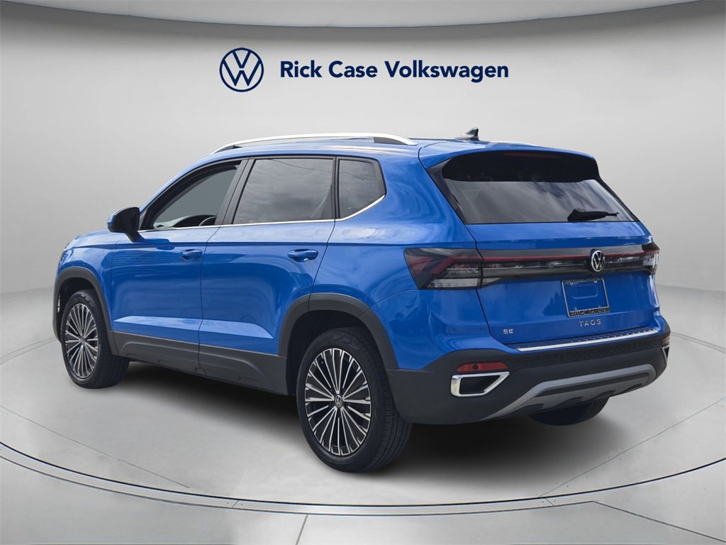Certified 2025 Volkswagen Taos SE image 7