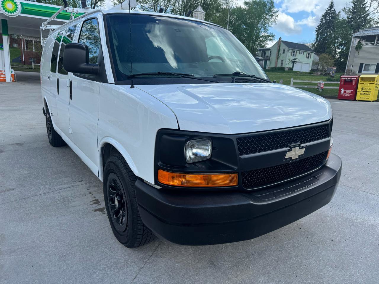 Used 2011 Chevrolet Express 1500 RWD image 8