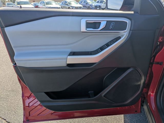 Used 2022 Ford Explorer XLT w/ Equipment Group 202A image 12