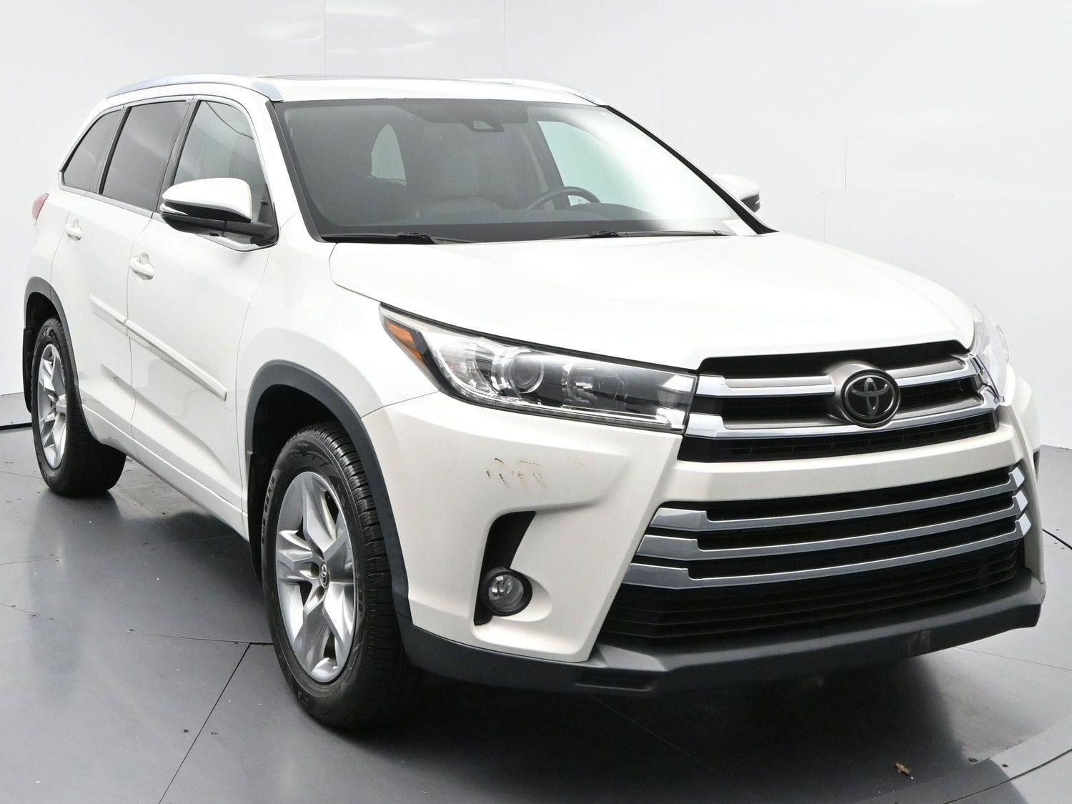 Used 2017 Toyota Highlander Limited w/ Protection Package #3 AWD/4WD image 2