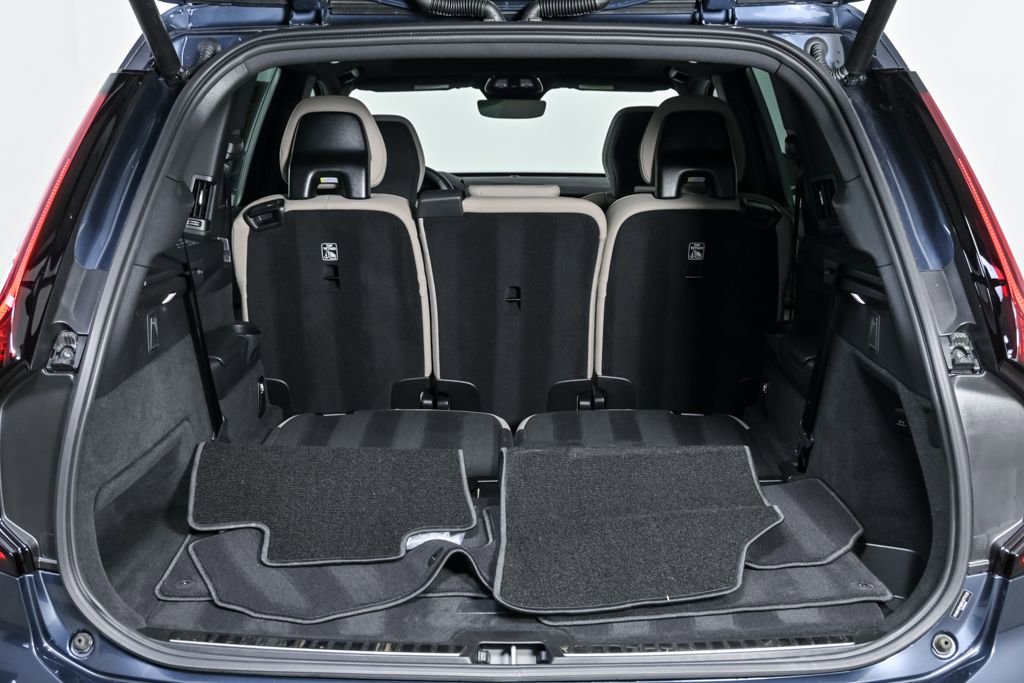 Certified 2025 Volvo XC90 B5 Core w/ Climate Package image 32