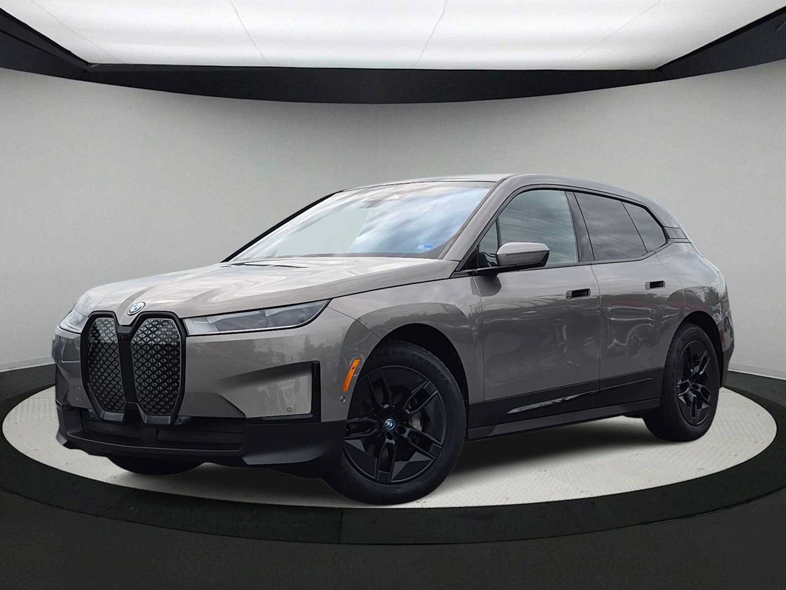 Used 2024 BMW iX xDrive50 w/ Radiant Heating Package AWD/4WD image 1