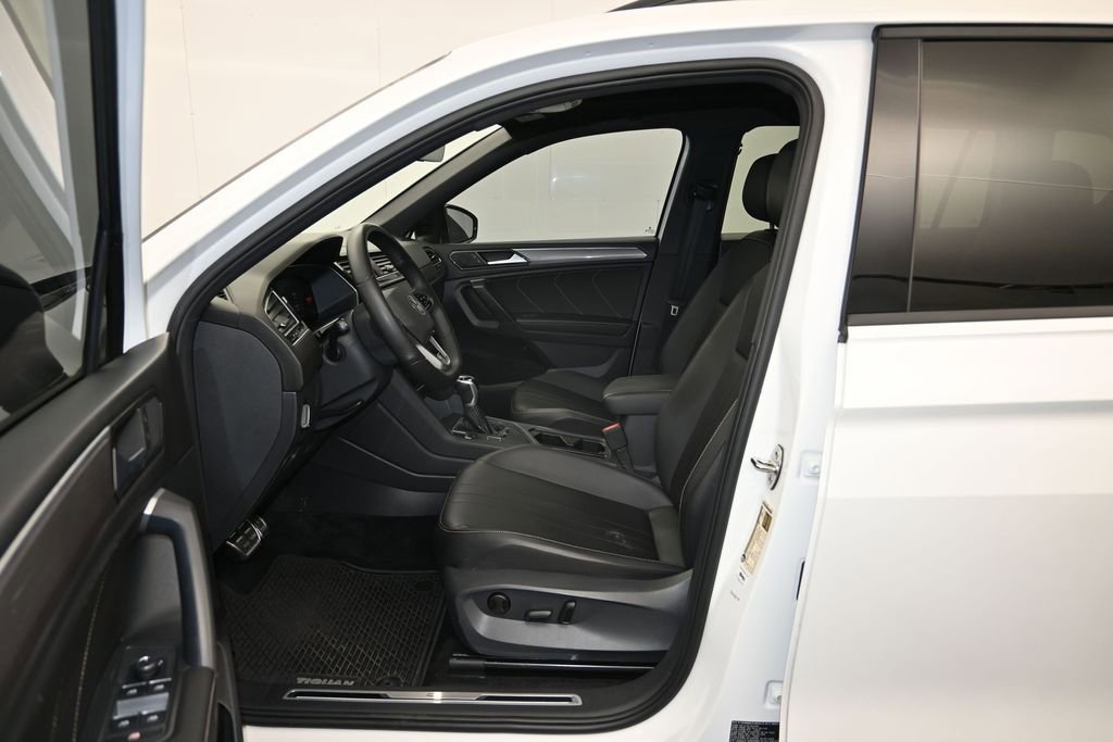 Used 2023 Volkswagen Tiguan SE R-Line FWD image 19