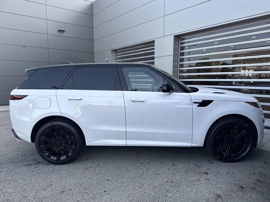 New 2026 Land Rover Range Rover Sport Dynamic SE AWD/4WD image 9