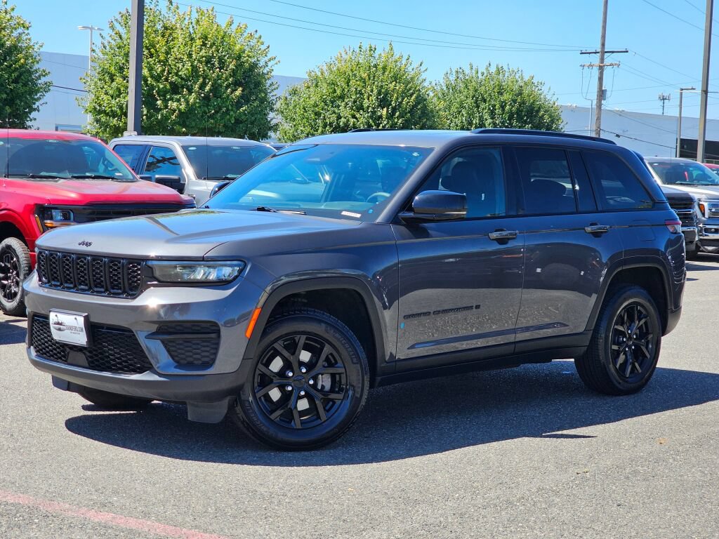 Used 2024 Jeep Grand Cherokee Altitude AWD/4WD image 1