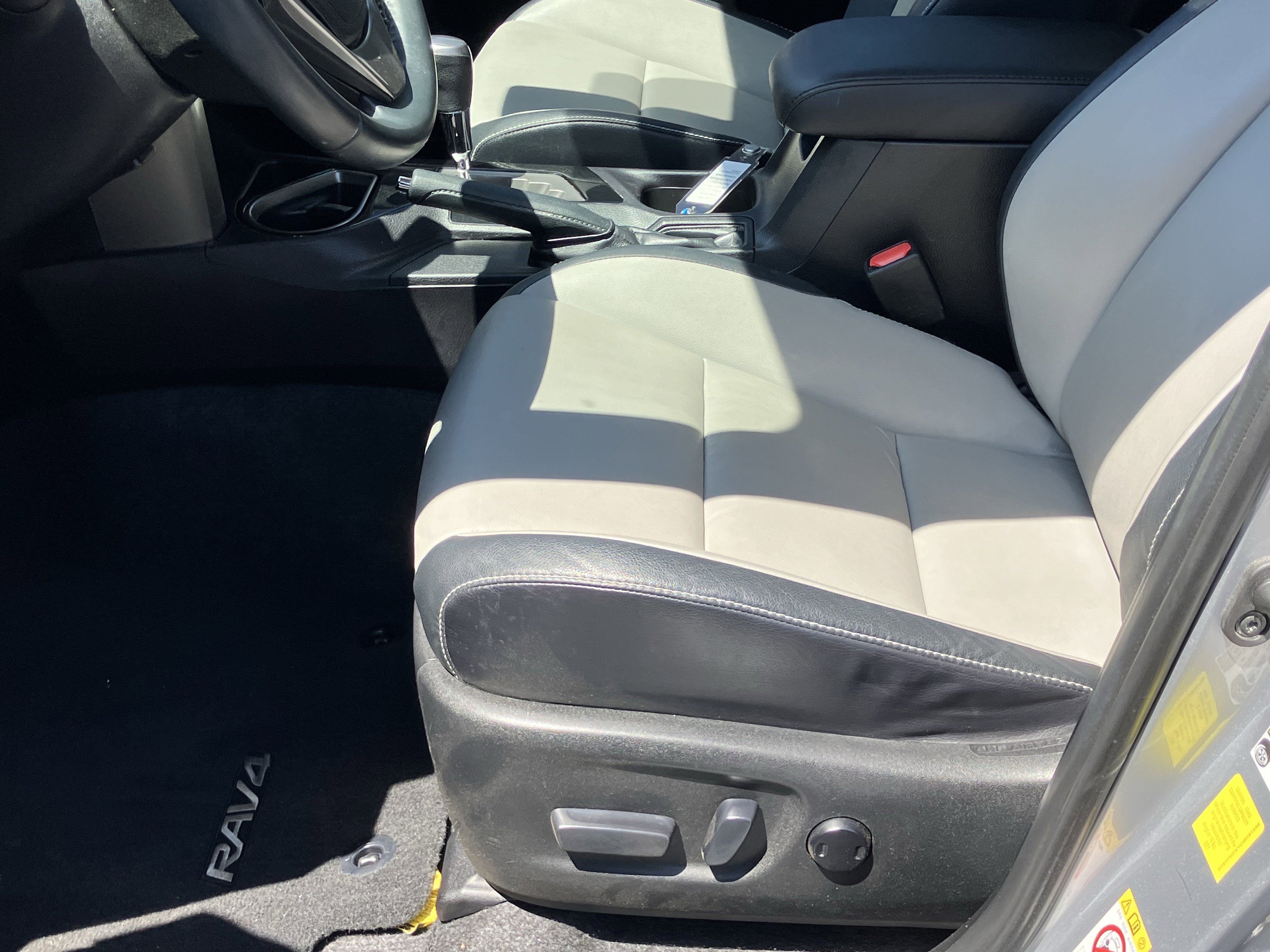 Used 2016 Toyota RAV4 Limited FWD image 17