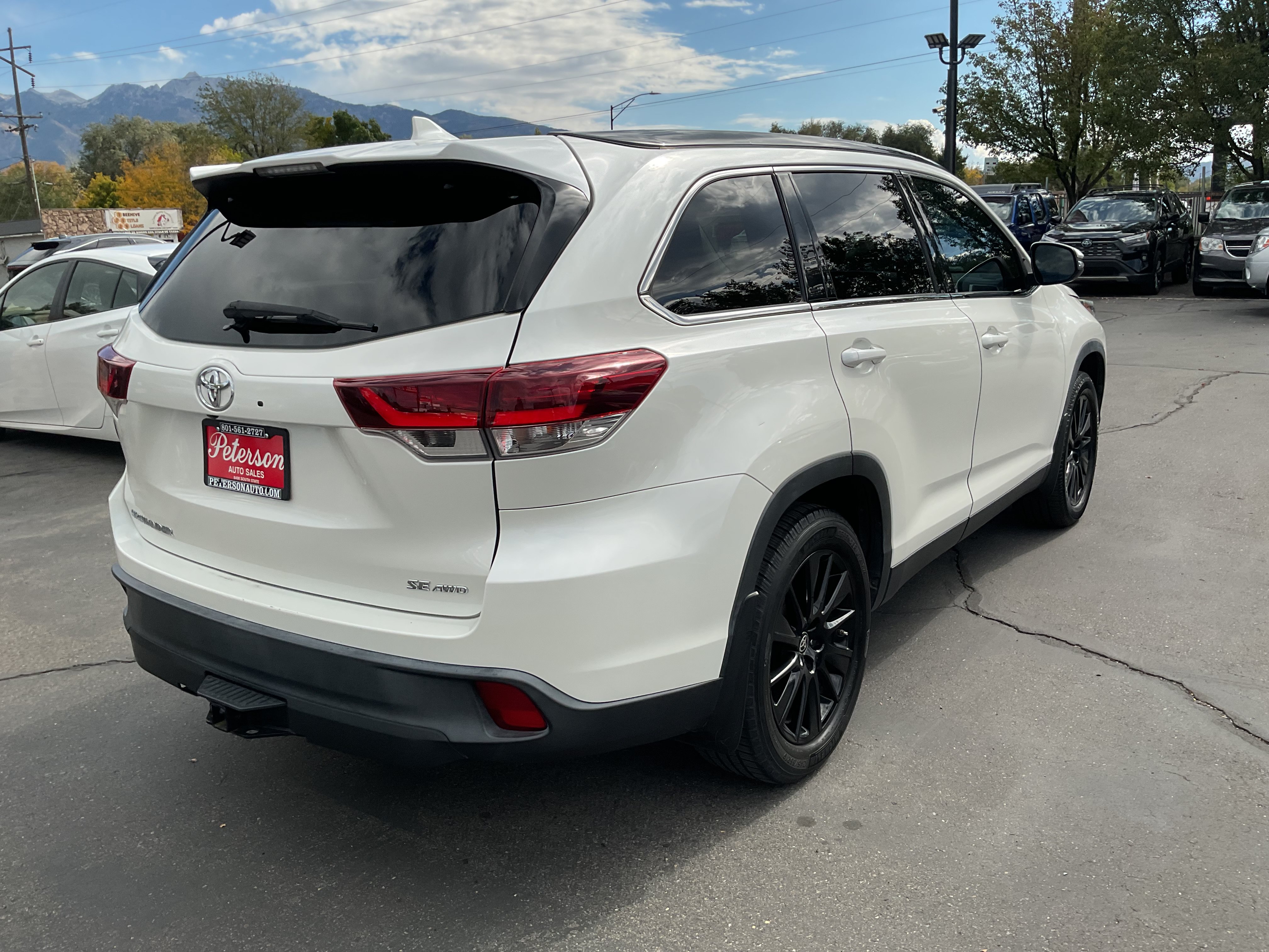 Used 2019 Toyota Highlander SE AWD/4WD image 6