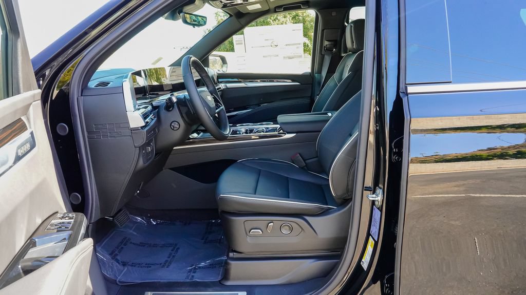New 2026 Cadillac Escalade Luxury AWD/4WD image 13