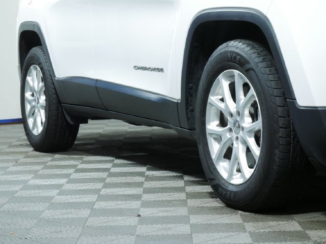 Certified 2016 Jeep Cherokee Latitude AWD/4WD image 8
